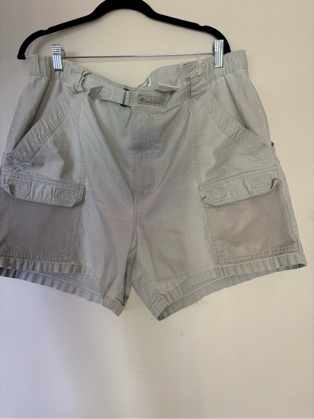 Columbia Men's Light Gray Cargo Shorts with Mesh Pockets